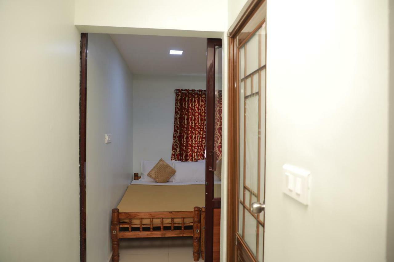 Pavithram Residency Bed and Breakfast Kollam Buitenkant foto